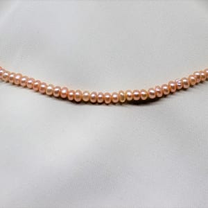 Small Pearl Chain in Pink
