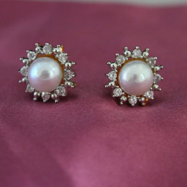 Pearl Earrings in Silver Tone