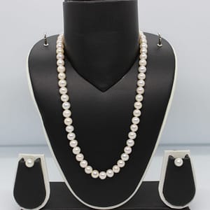 Single layer big size pearl neckpiece