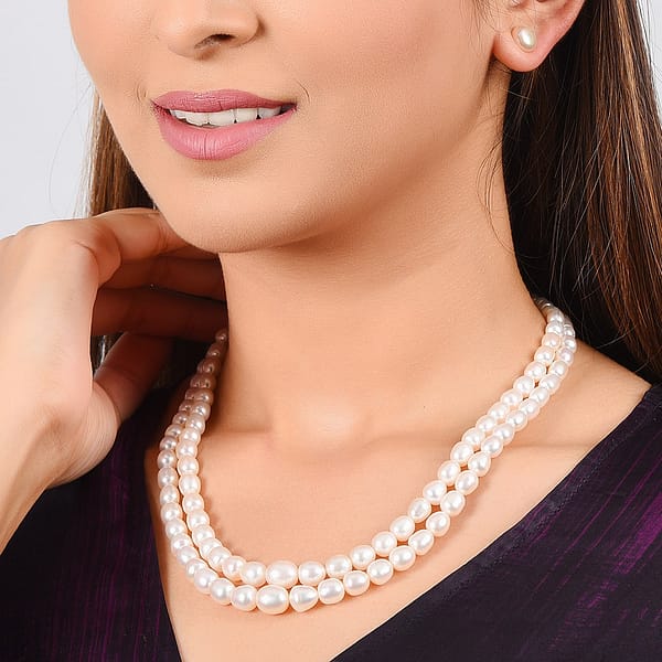 Graded white two layer pearl neckpiece
